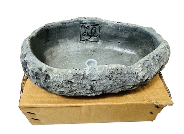 Cement Rock Planter w/o saucer – Image 1