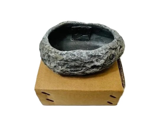 Cement Rock Planter w/o saucer – Image 2