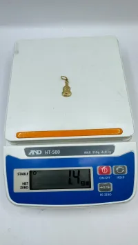 18k Gold Guitar Pendant 1.4g  – Image 2