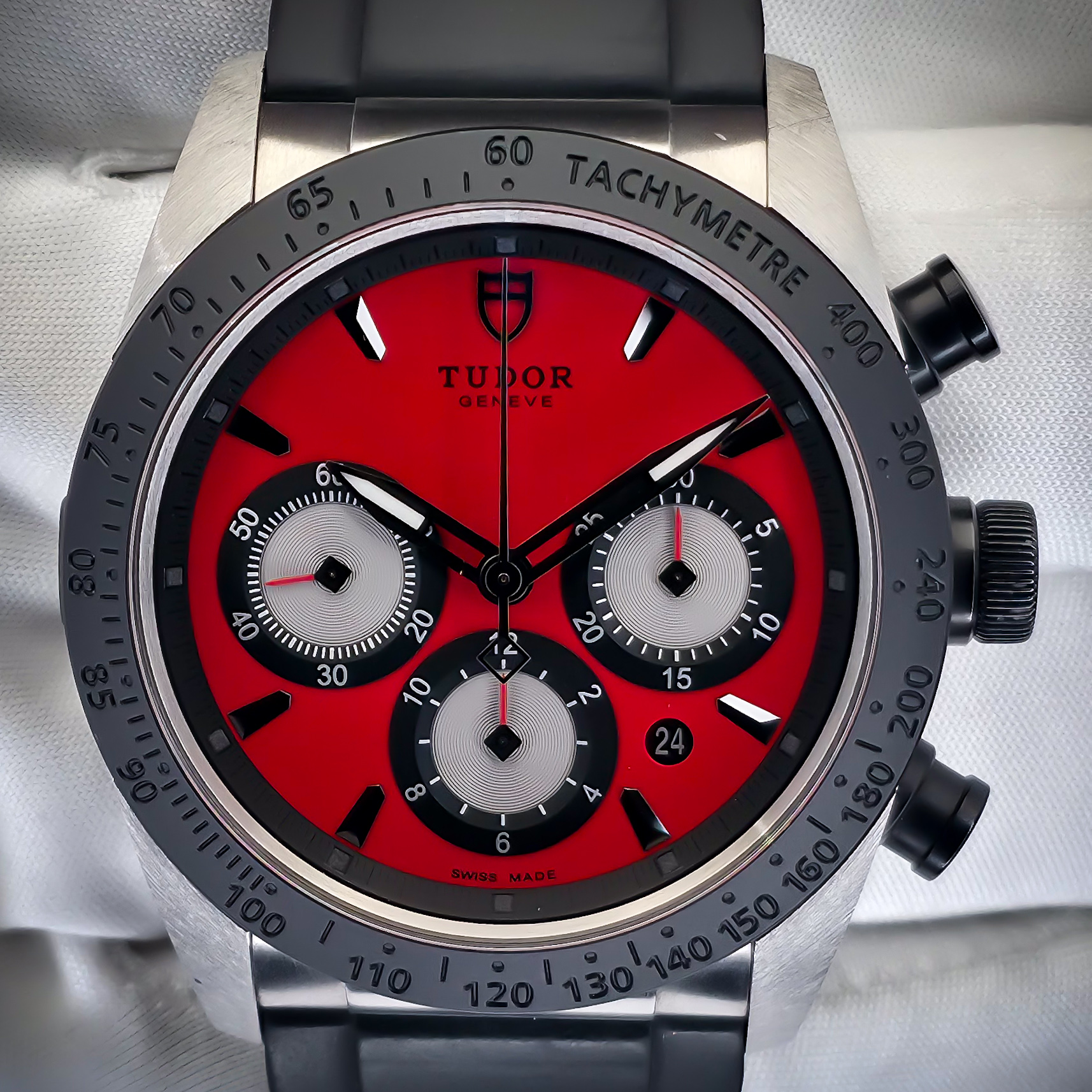 TUDOR FASTRIDER CHRONO | REF. M42010N | 42MM | RED DIAL | 2018 | FULL SET  – Image 6