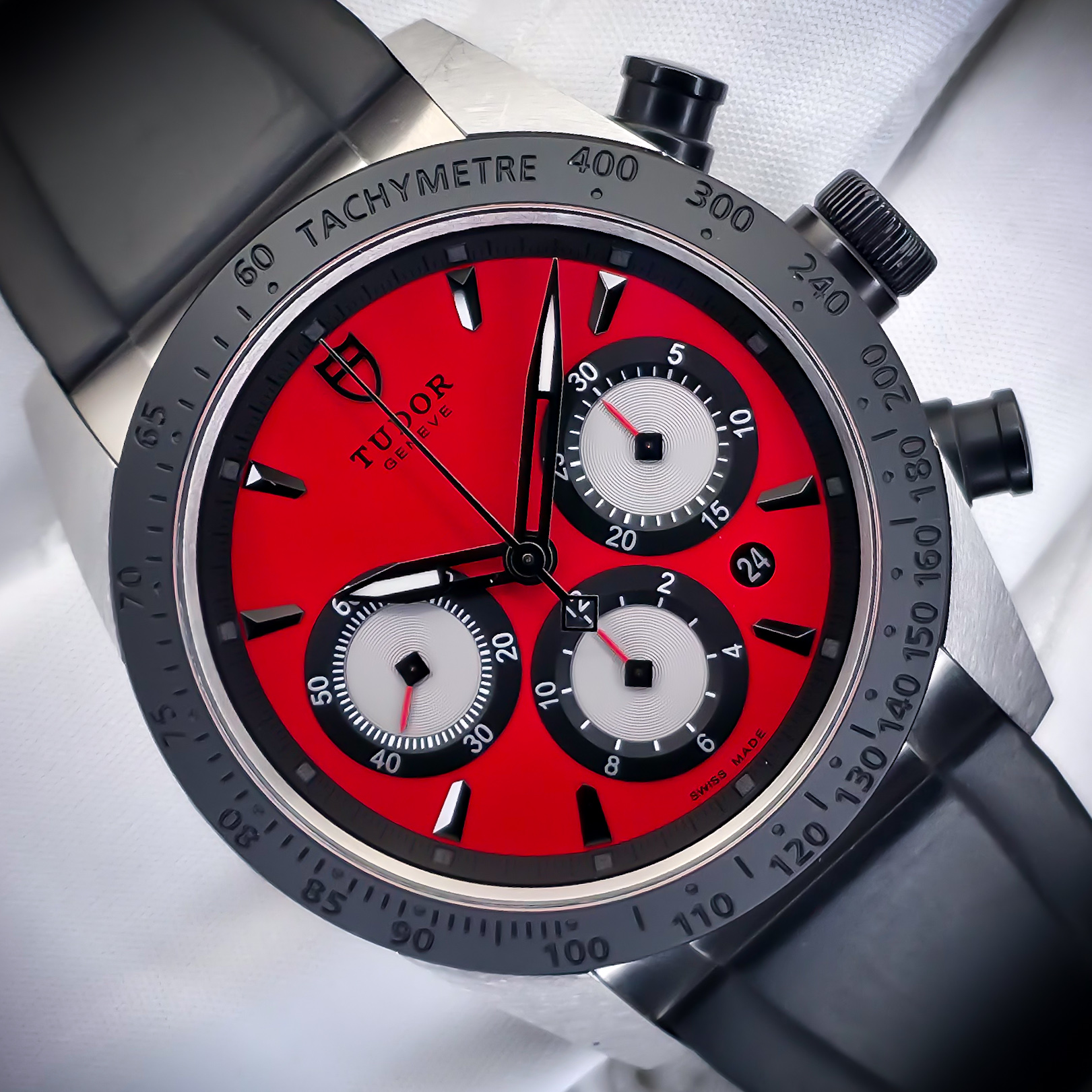 TUDOR FASTRIDER CHRONO | REF. M42010N | 42MM | RED DIAL | 2018 | FULL SET  – Image 1