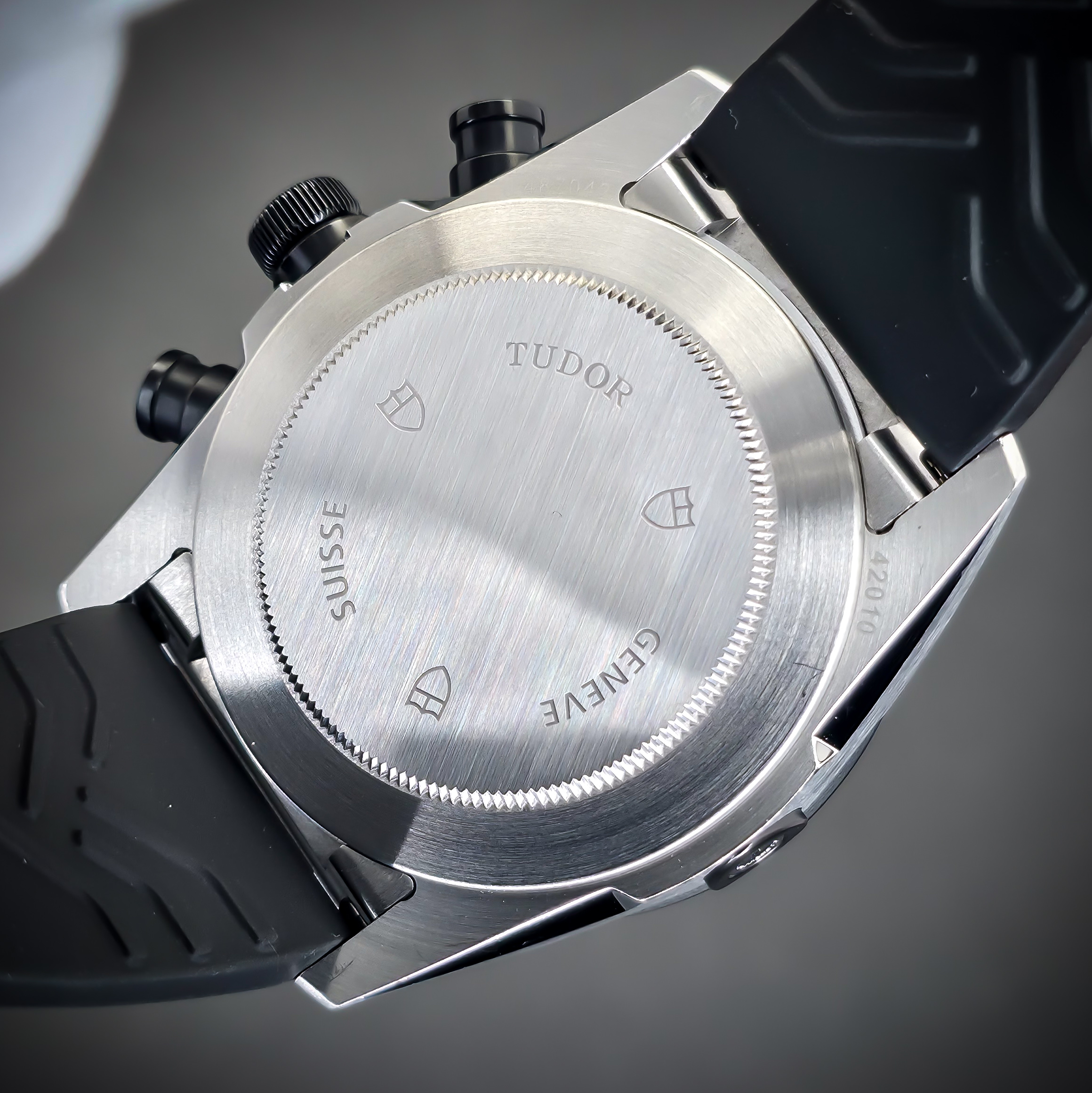 TUDOR FASTRIDER CHRONO | REF. M42010N | 42MM | RED DIAL | 2018 | FULL SET  – Image 8
