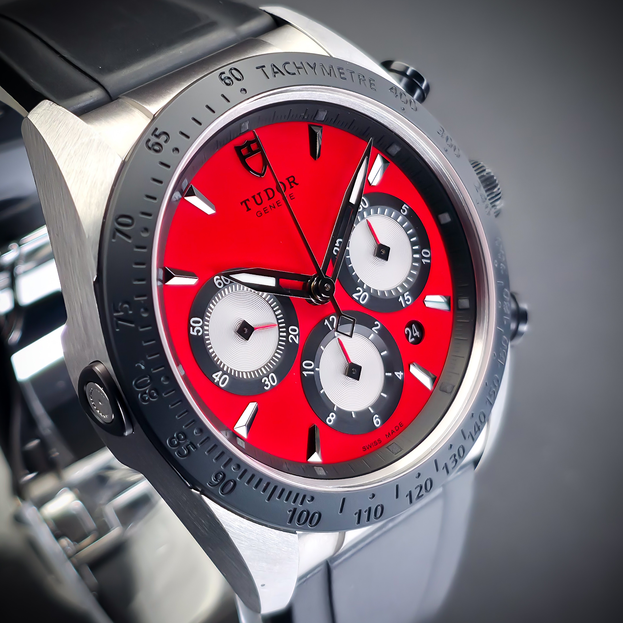 TUDOR FASTRIDER CHRONO | REF. M42010N | 42MM | RED DIAL | 2018 | FULL SET  – Image 11