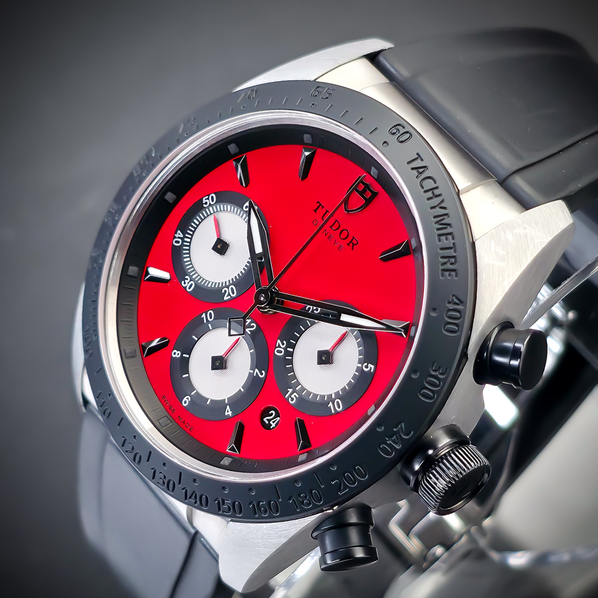 TUDOR FASTRIDER CHRONO | REF. M42010N | 42MM | RED DIAL | 2018 | FULL SET  – Image 10
