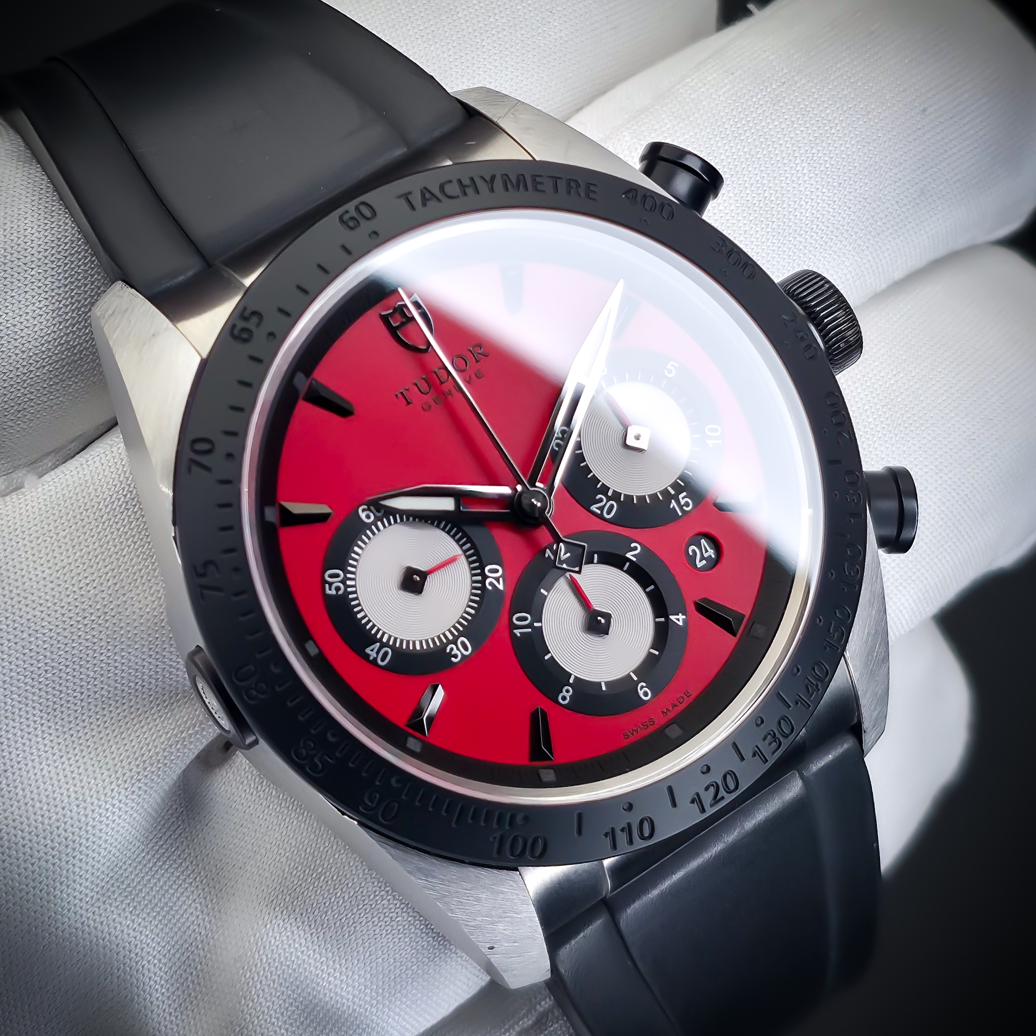 TUDOR FASTRIDER CHRONO | REF. M42010N | 42MM | RED DIAL | 2018 | FULL SET  – Image 13
