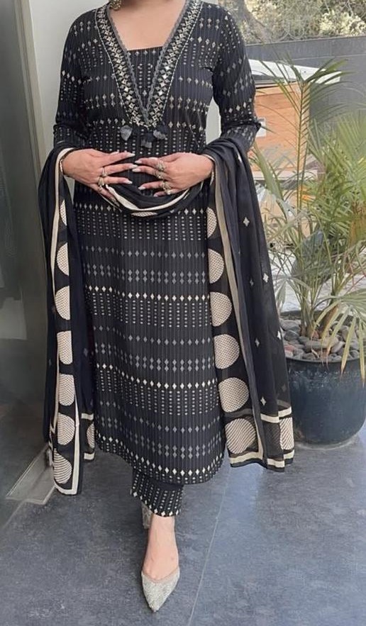 Elegant All-Over Embroidered Cotton 3-Piece – M
