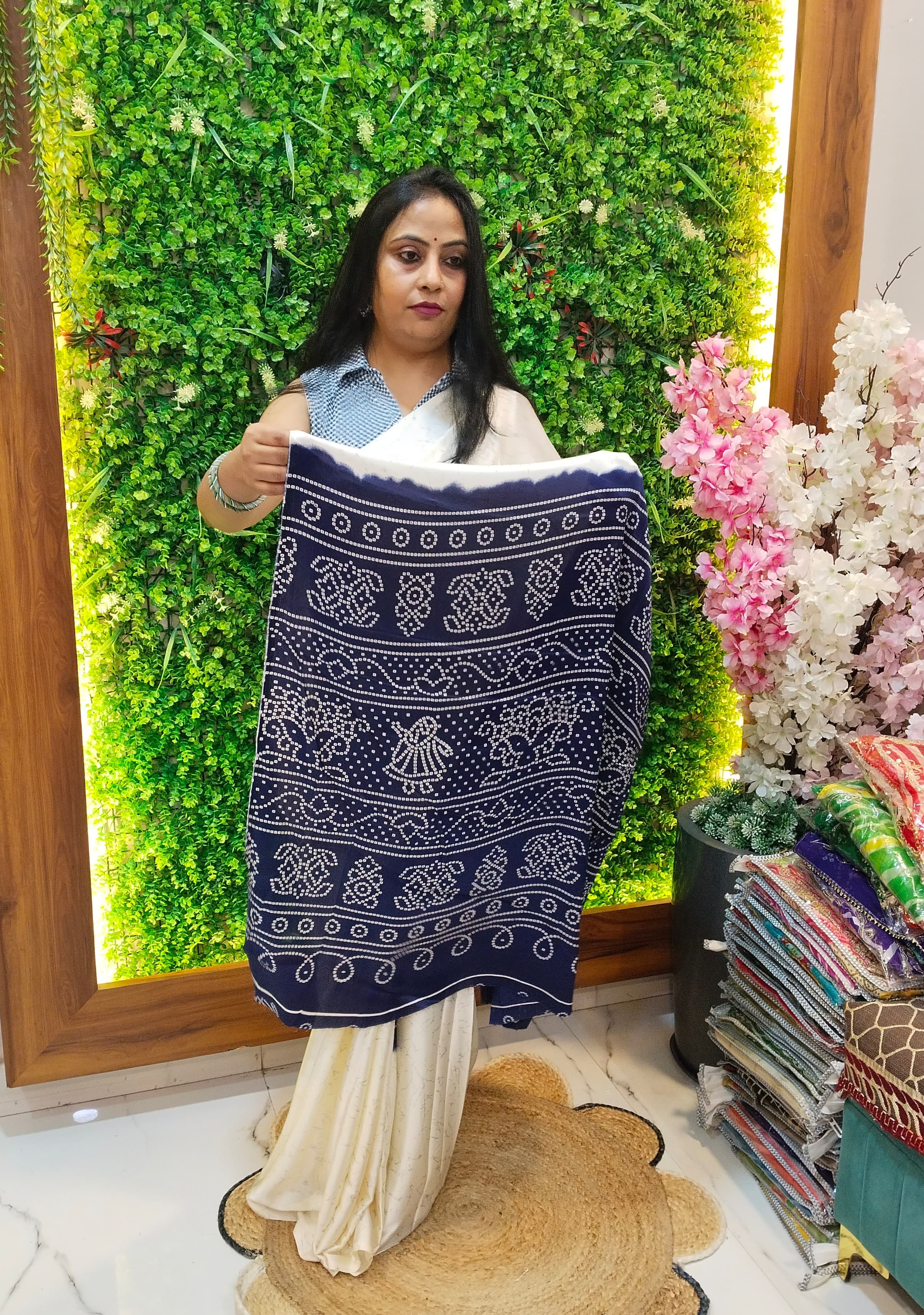 EXQUISITE CHAKRA BANDHEJ ITALIAN CREPE SAREE – Image 5
