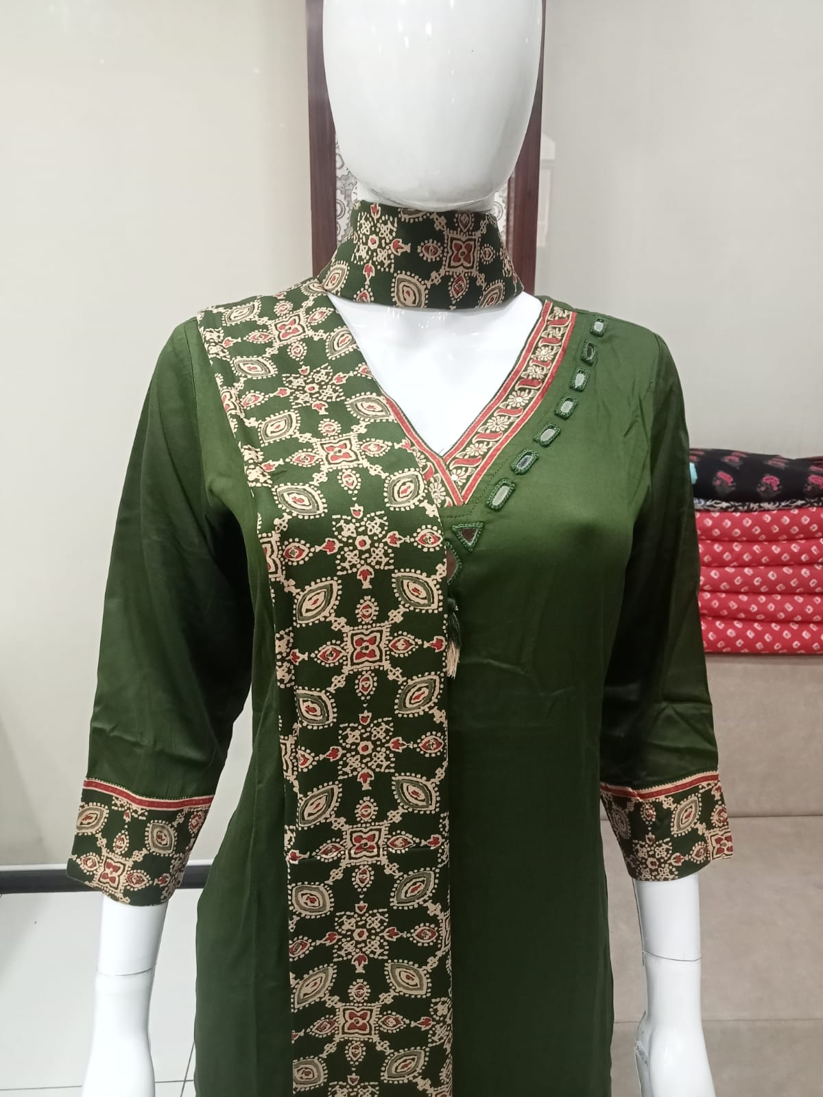 Deep Green Semi Gajji 3 Pcs Kurta Set  – L - 40