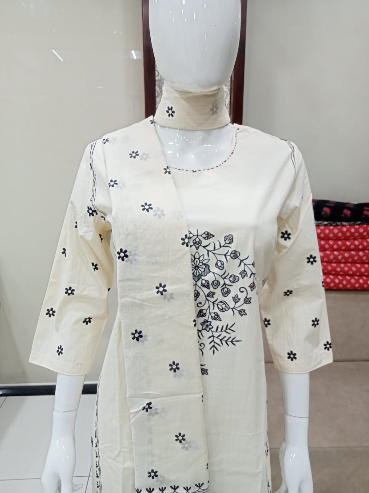 Off-White & Black Floral Mal Cotton 3 Pcs Kurta Set  – L - 40