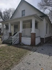 1045 North Monroe Street | Decatur, Illinois – Image 1