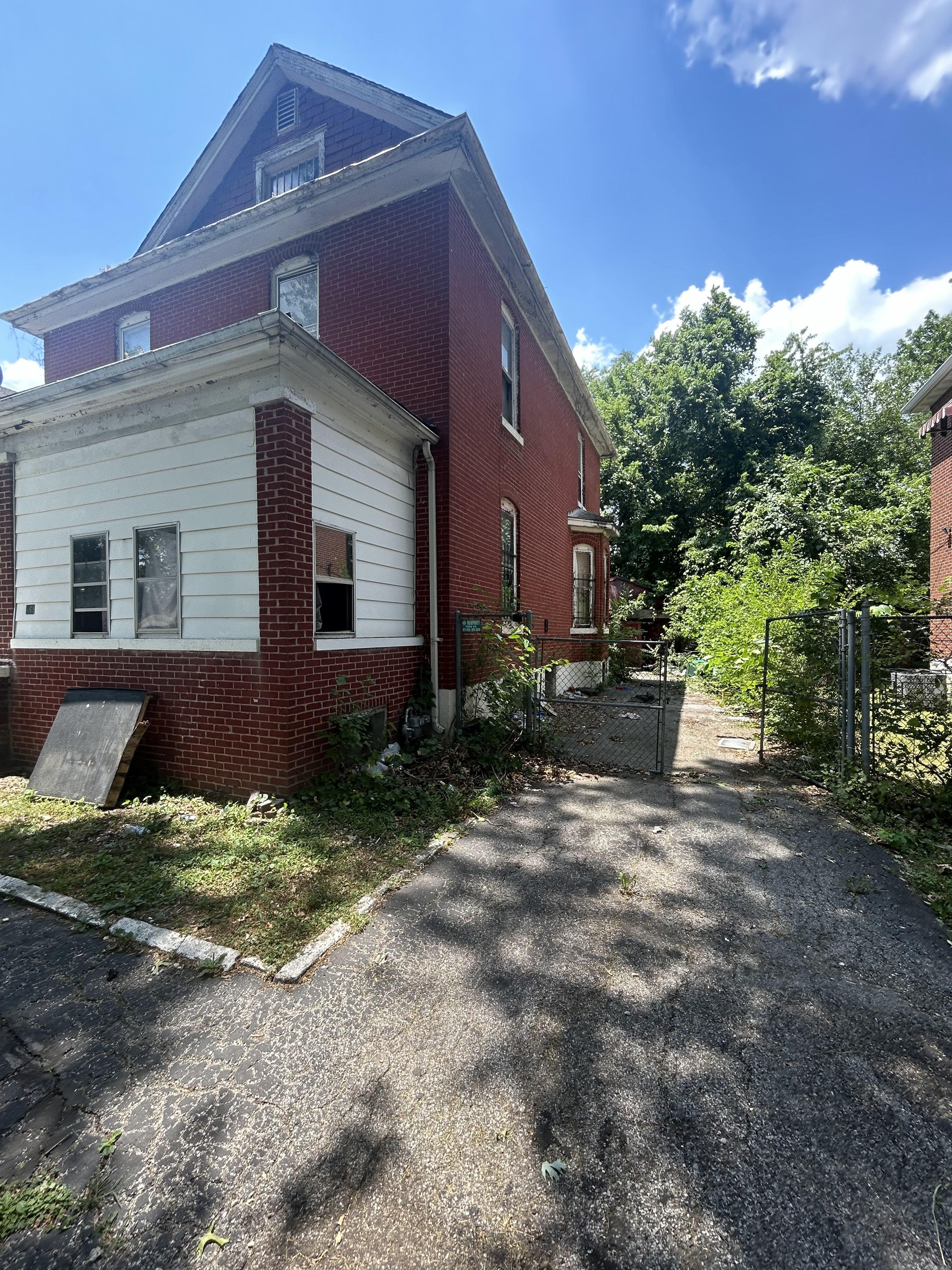 563 N 24th St East Saint Louis IL 62205 – Image 2