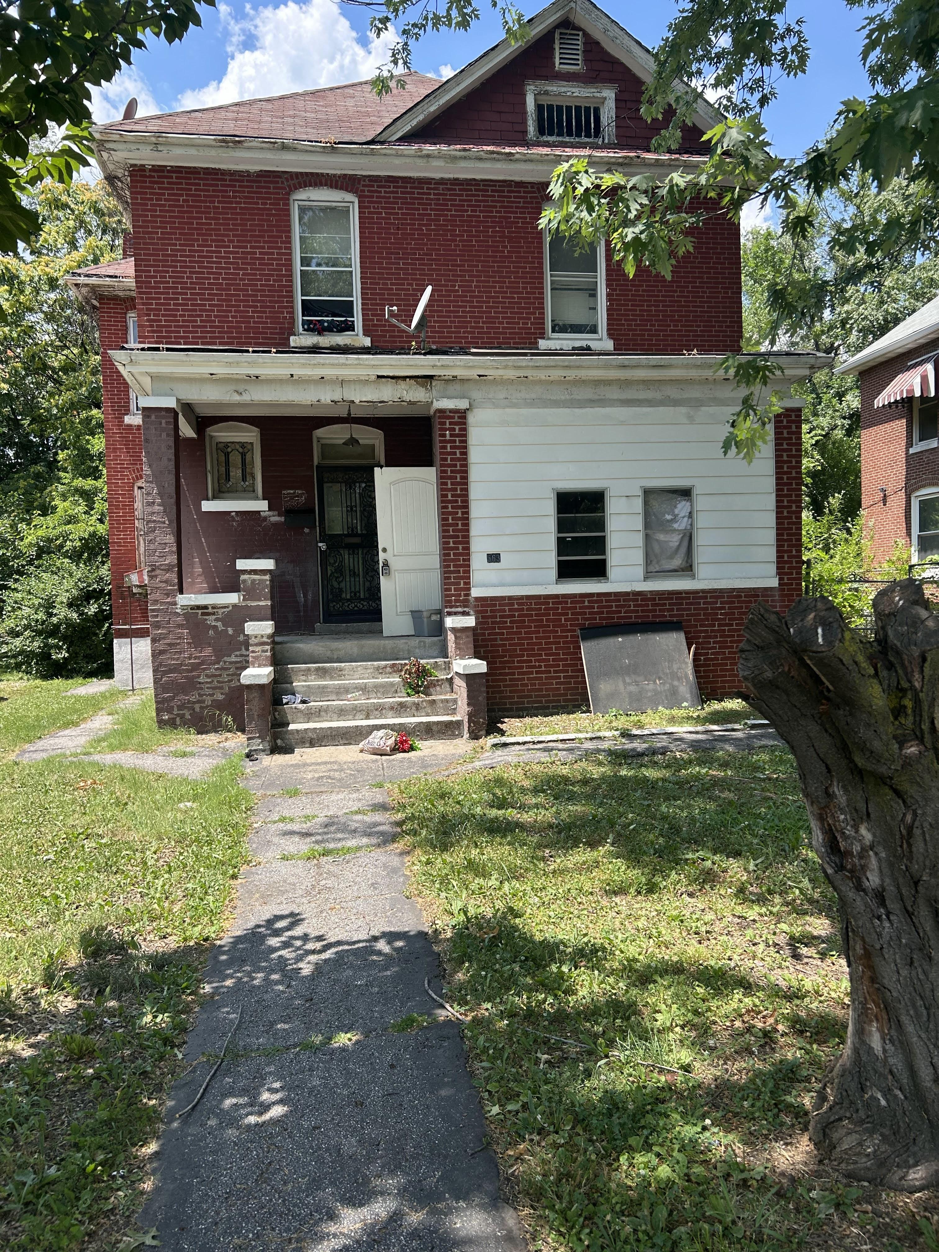 563 N 24th St East Saint Louis IL 62205 – Image 1