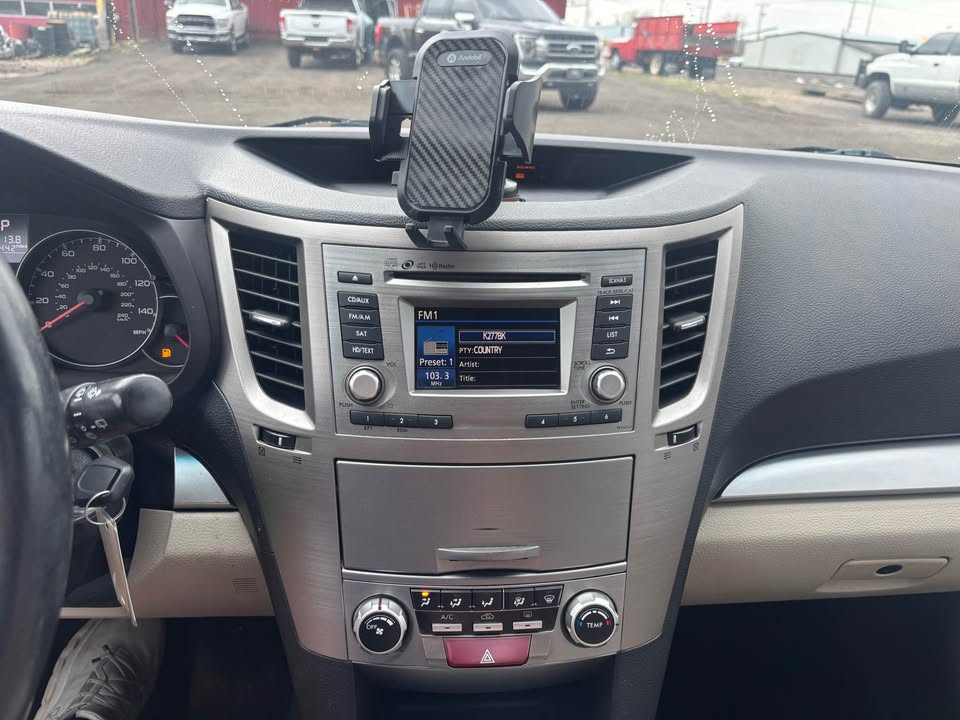 2014 Subaru Outback Premium – Image 13