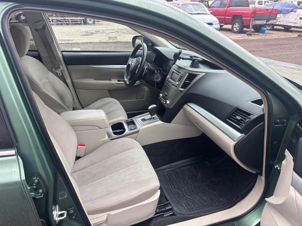 2014 Subaru Outback Premium – Image 8