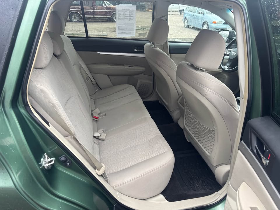 2014 Subaru Outback Premium – Image 10