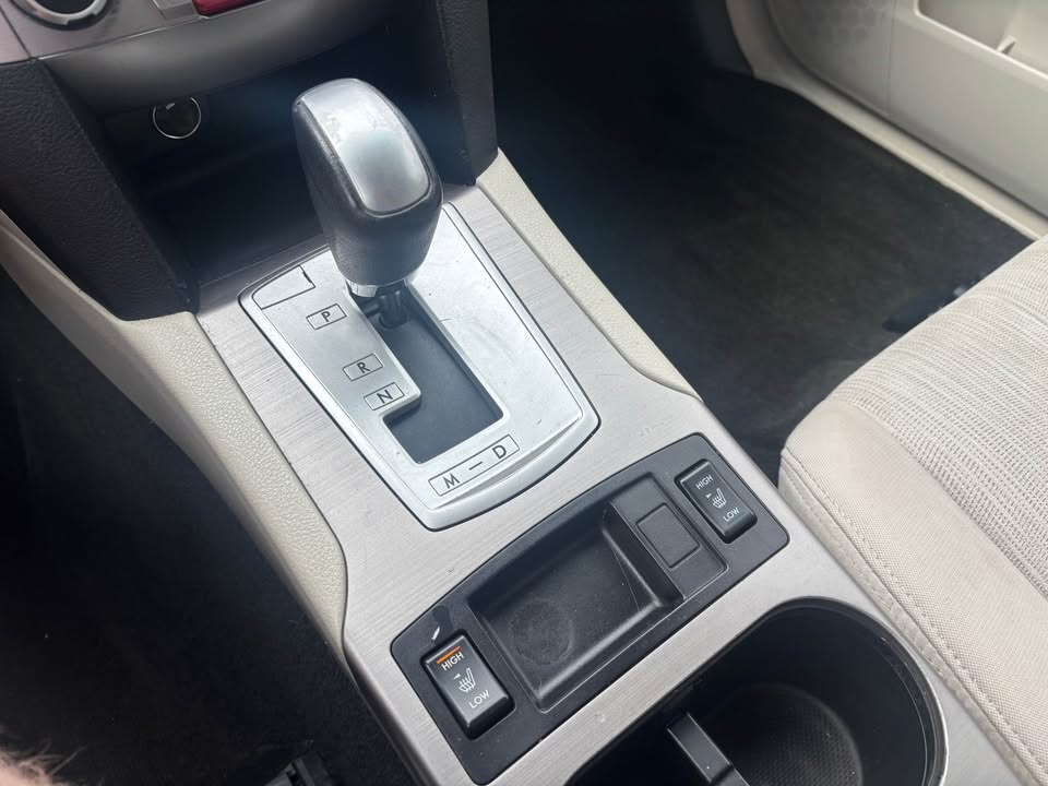 2014 Subaru Outback Premium – Image 14