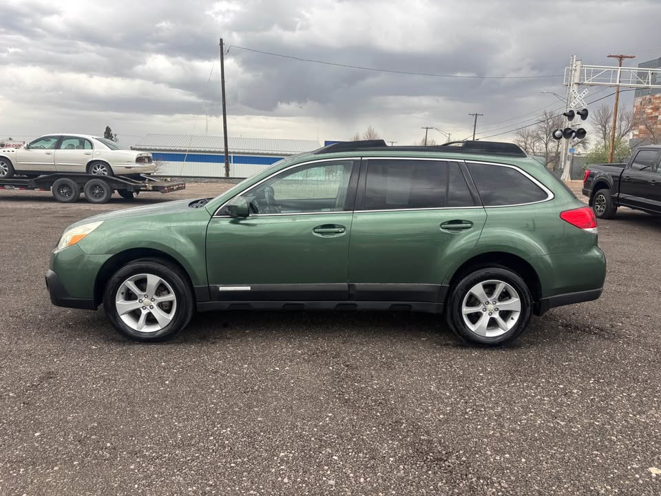 2014 Subaru Outback Premium – Image 2