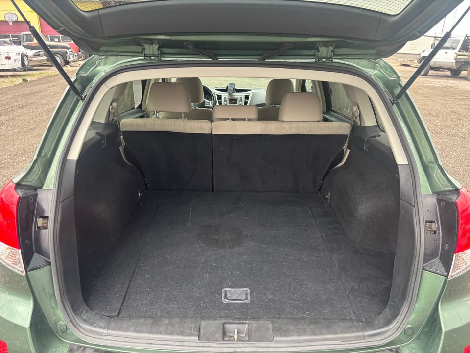 2014 Subaru Outback Premium – Image 17