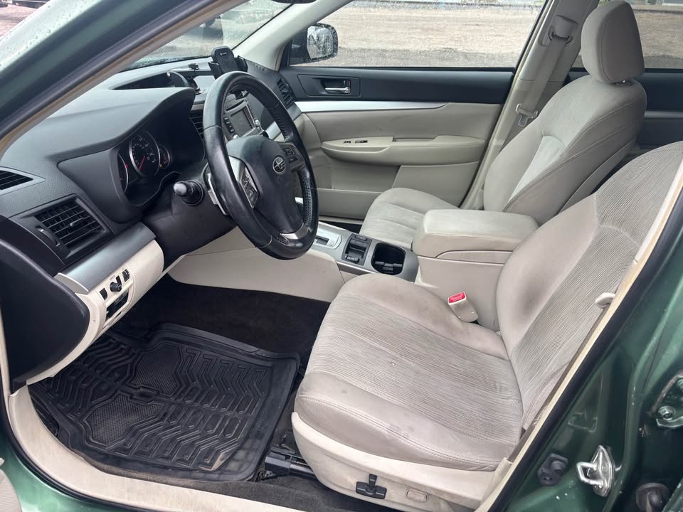 2014 Subaru Outback Premium – Image 7