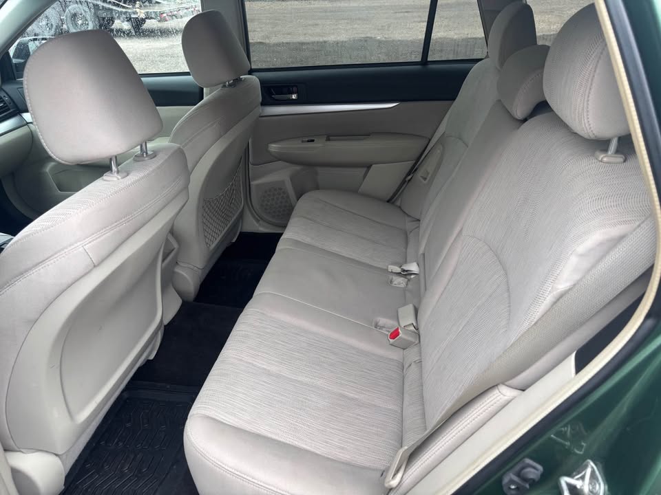 2014 Subaru Outback Premium – Image 9