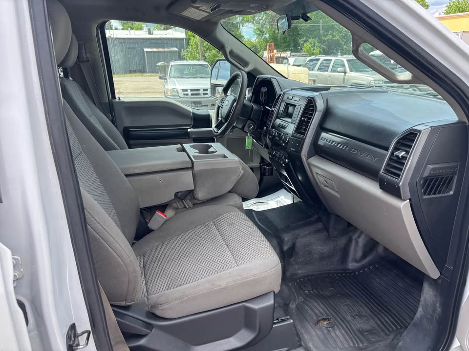 2019 Ford F-350 Flat Bed – Image 8