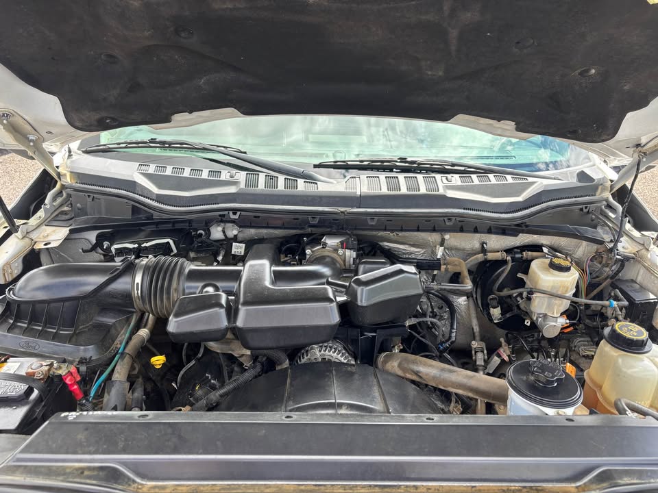 2019 Ford F-350 Flat Bed – Image 17