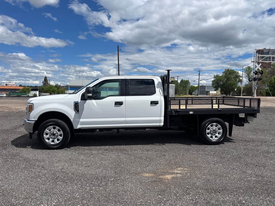 2019 Ford F-350 Flat Bed – Image 2