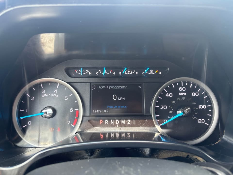 2019 Ford F-350 Flat Bed – Image 11
