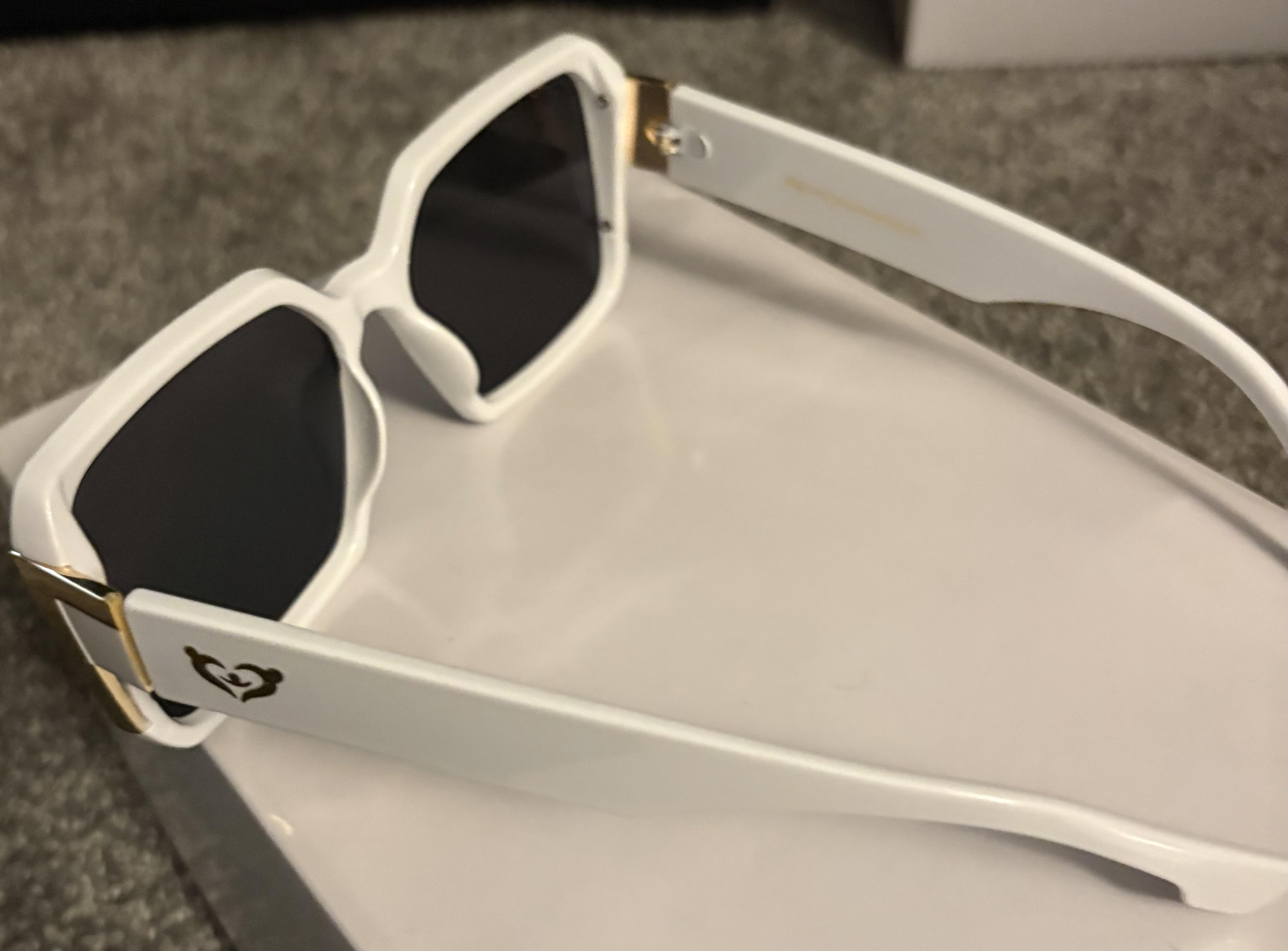 White Sunglasses with gold trim – Image 3