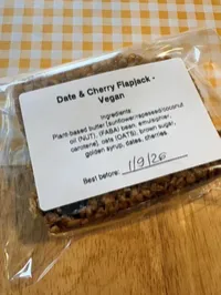 All vegan brownie & flapjack box – Image 5