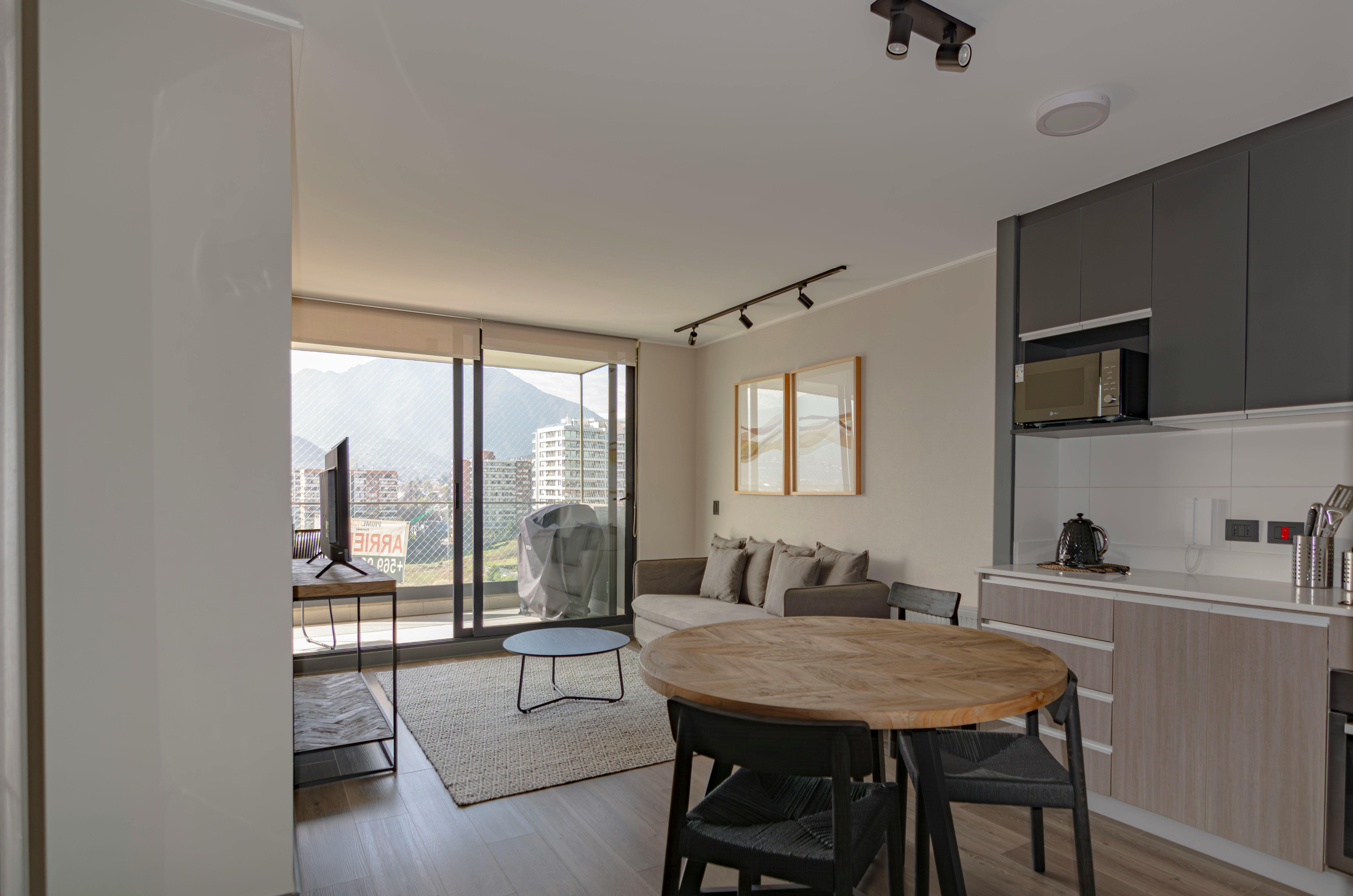 Sunnybrook Villa apt3 – Image 1