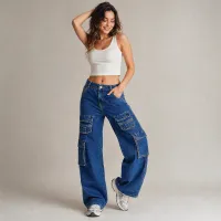 Pantalones Cargo Azul Denim Bolsillos Funcionales Estilo Editorial – Imagen 2