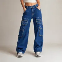 Pantalones Cargo Azul Denim Bolsillos Funcionales Estilo Editorial – Imagen 3