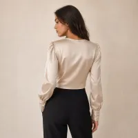 Blusa de Satín Manga Larga Cuello V – Image 3