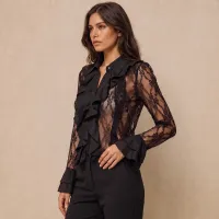 Blusa de Encaje con Holanes y Cuello Jabot – CAFE, MEDIANA