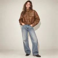 Bomber Faux Leather Con Bolsas Cargo – Imagen 5