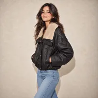 Chamarra Puffer Efecto Piel Con Cuello Borrego – NEGRO, CHICA