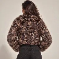 Abrigo Corto Faux Fur Estampado Animal Print Cafe – Image 6