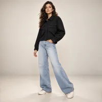 Shacket Cropped Con Bolsas Utilitarias Negro – Imagen 5