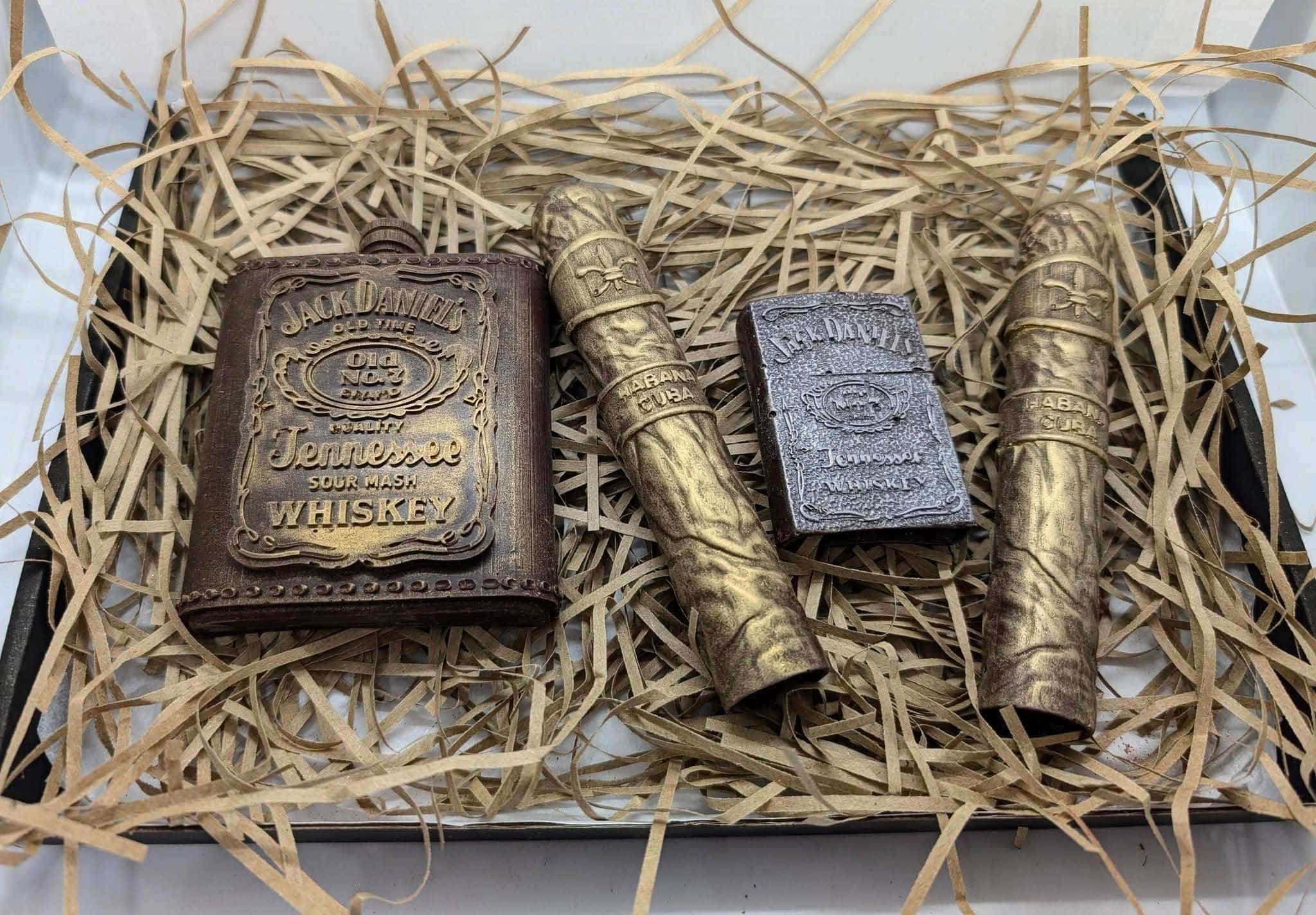 Flask & Cigars Chocolate Gift – Image 1