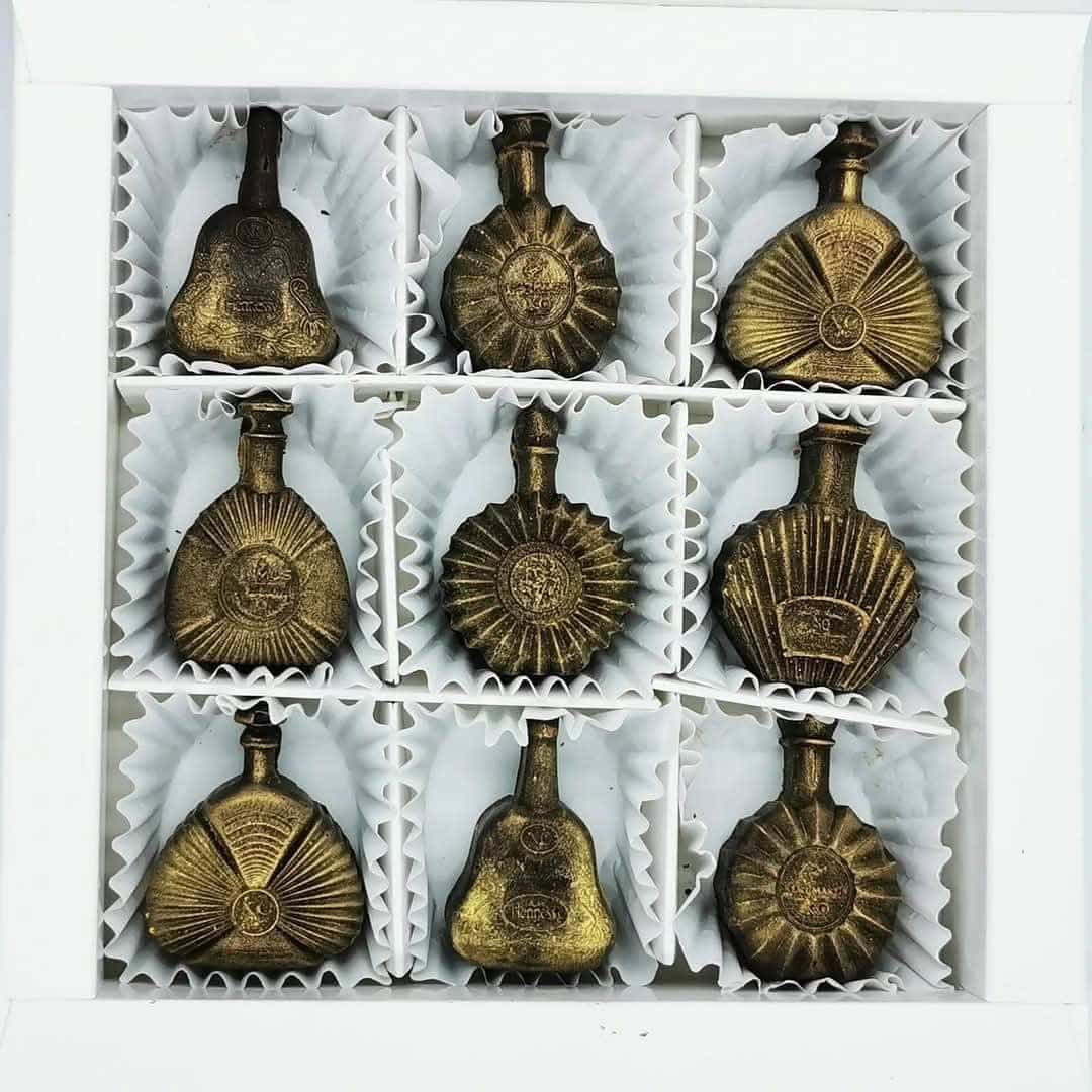 Whiskey Bottles Chocolate Gift – Image 1