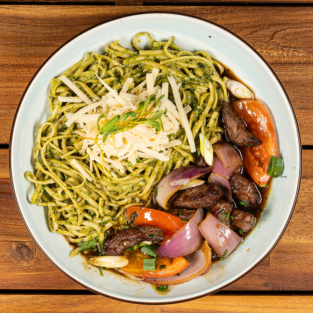 Tallarines verdes with Lomo Saltado – Image 1
