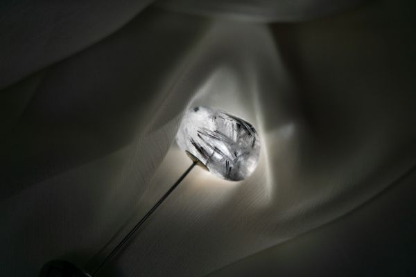 AETHER – Spilla in Argento 925 con Quarzo Tormalinato – 5 cm – Image 2