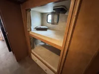 2014 WINNEBAGO VISTA 35B BUNKS – Image 10