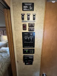 2014 WINNEBAGO VISTA 35B BUNKS – Image 3