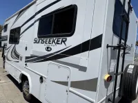 2020 FOREST RIVER SUNSEEKER 2250 – Image 2