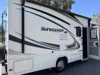 2020 FOREST RIVER SUNSEEKER 2250 – Image 3
