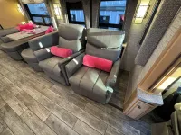2018 NEWMAR DUTCHSTAR 3736 bath and a half – Image 11