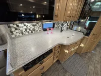 2018 NEWMAR DUTCHSTAR 3736 bath and a half – Image 12