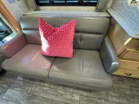 2018 NEWMAR DUTCHSTAR 3736 bath and a half – Image 10